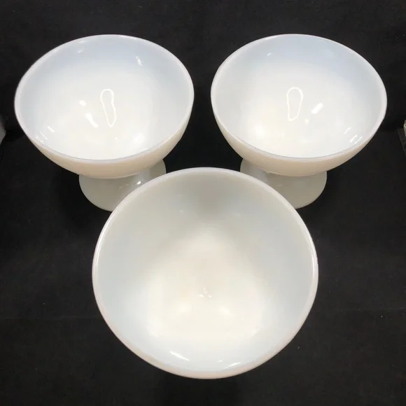 3 MILK GLASS PEDESTAL BOWLS/CANDY DISHES. 2 ROUND BOTTOM/1 SQUARE BOTTOM - Picture 5 of 13